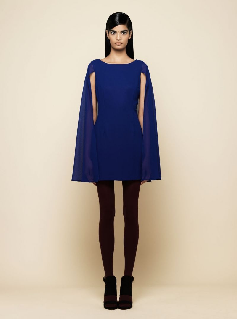 vestido de fiesta corto granate con capa